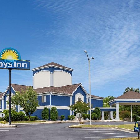 Days Inn By Wyndham Louisburg Exteriér fotografie