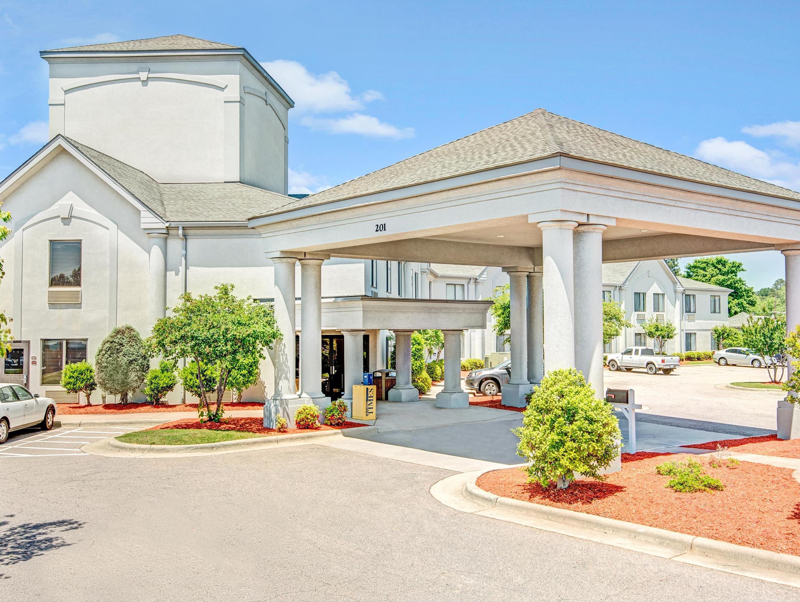 Days Inn By Wyndham Louisburg Exteriér fotografie
