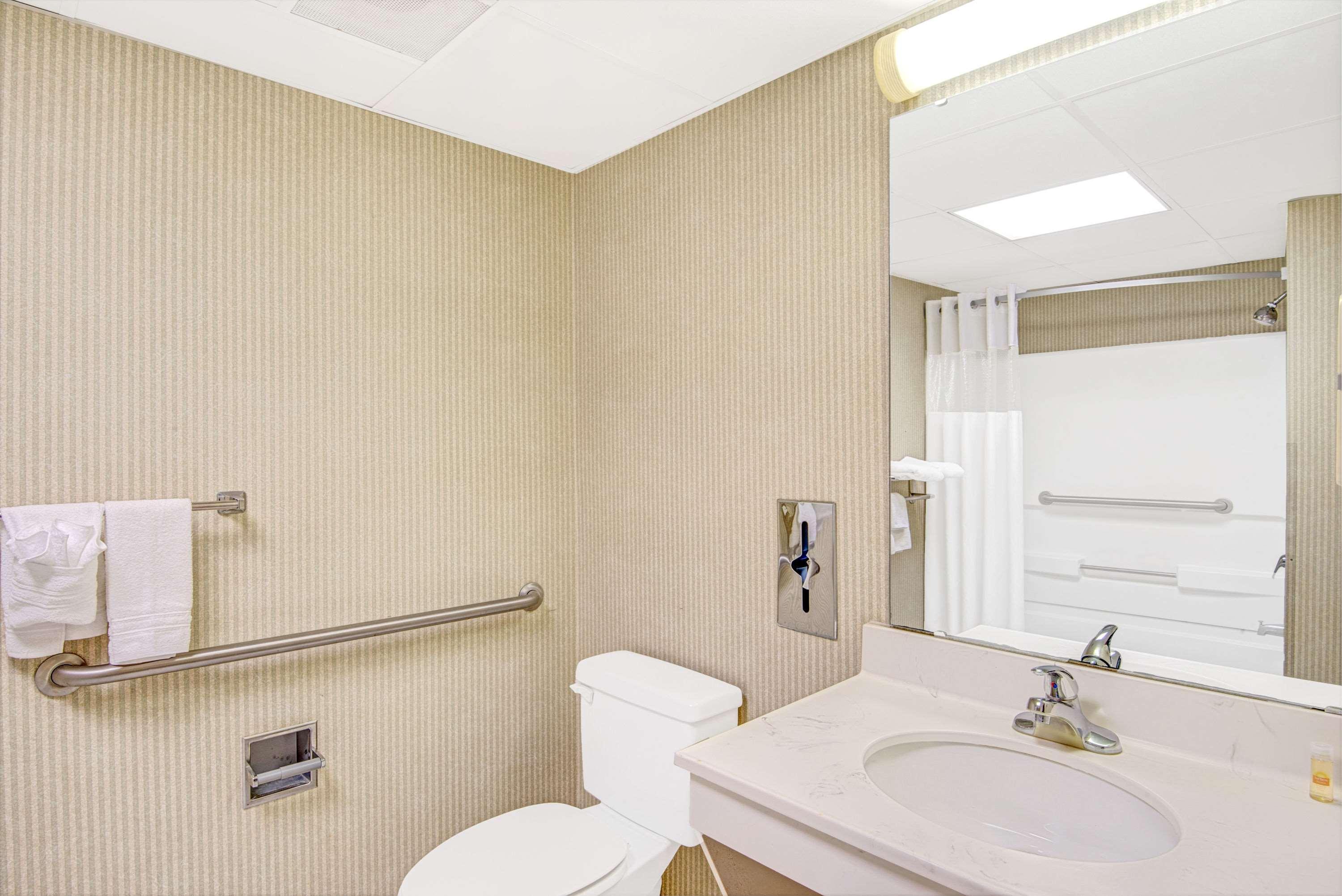 Days Inn By Wyndham Louisburg Exteriér fotografie