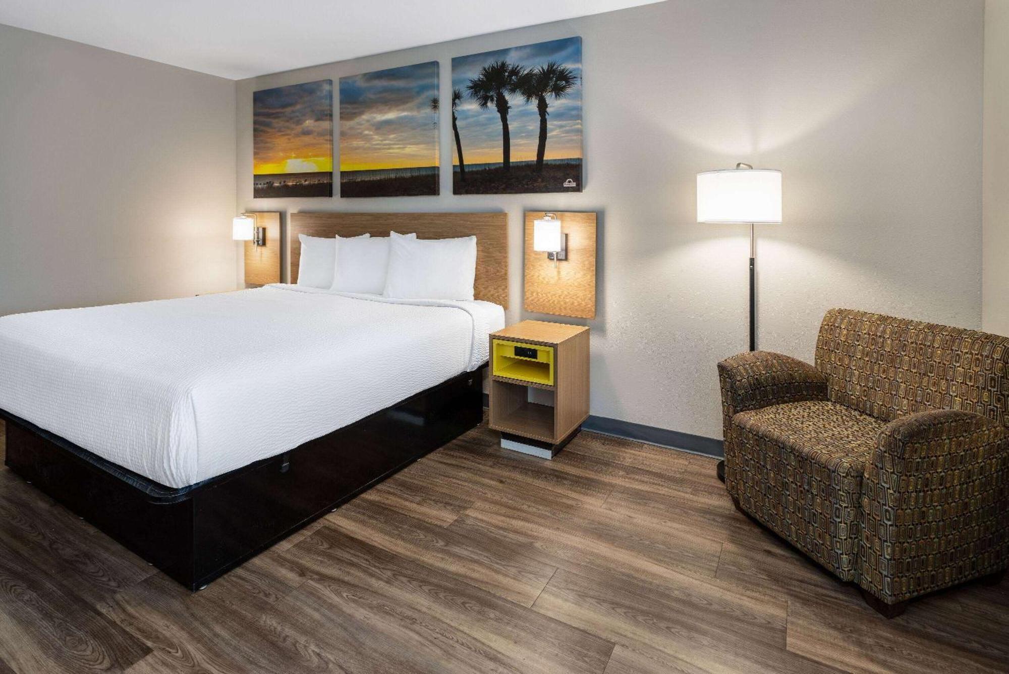 Days Inn By Wyndham Louisburg Exteriér fotografie