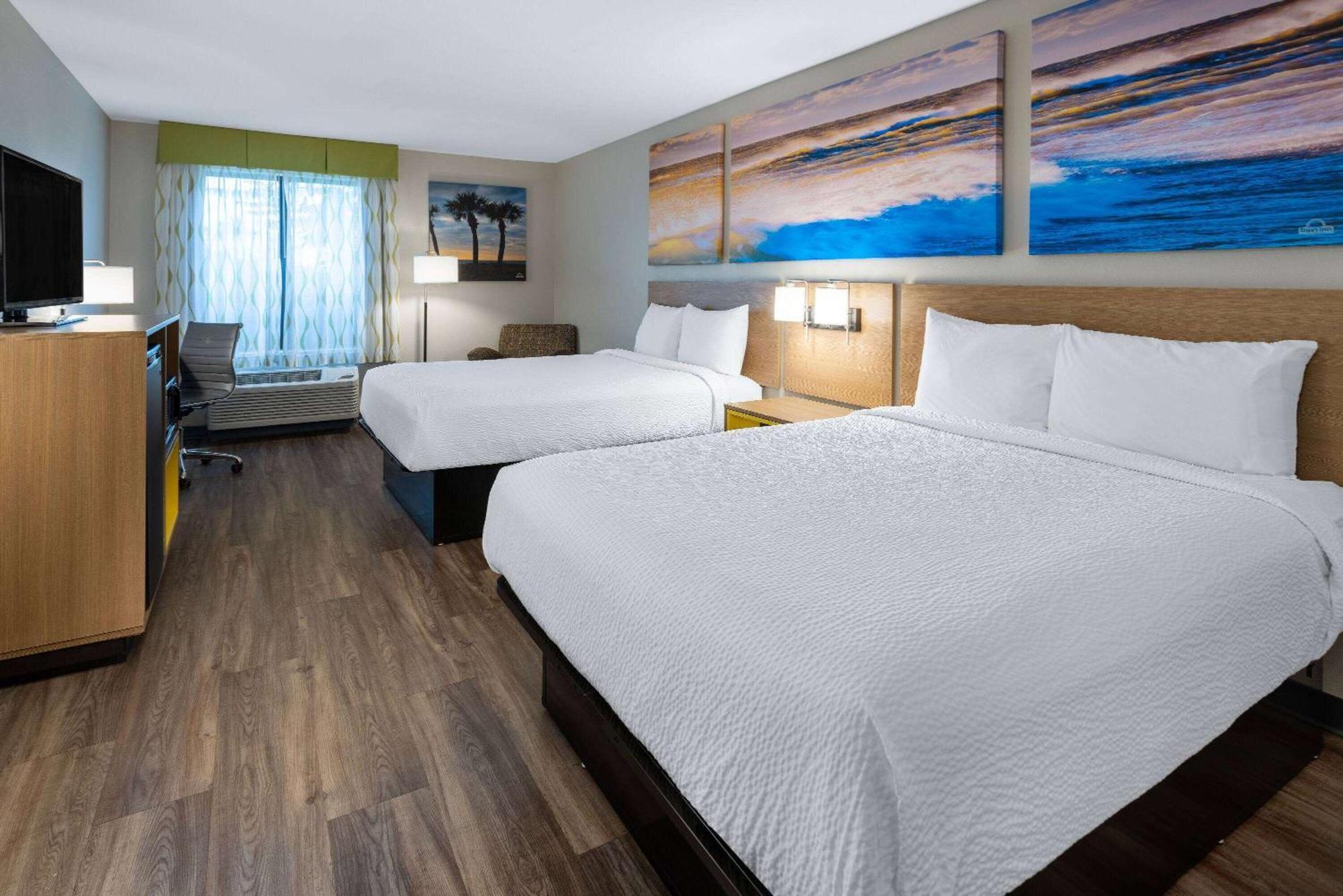 Days Inn By Wyndham Louisburg Exteriér fotografie