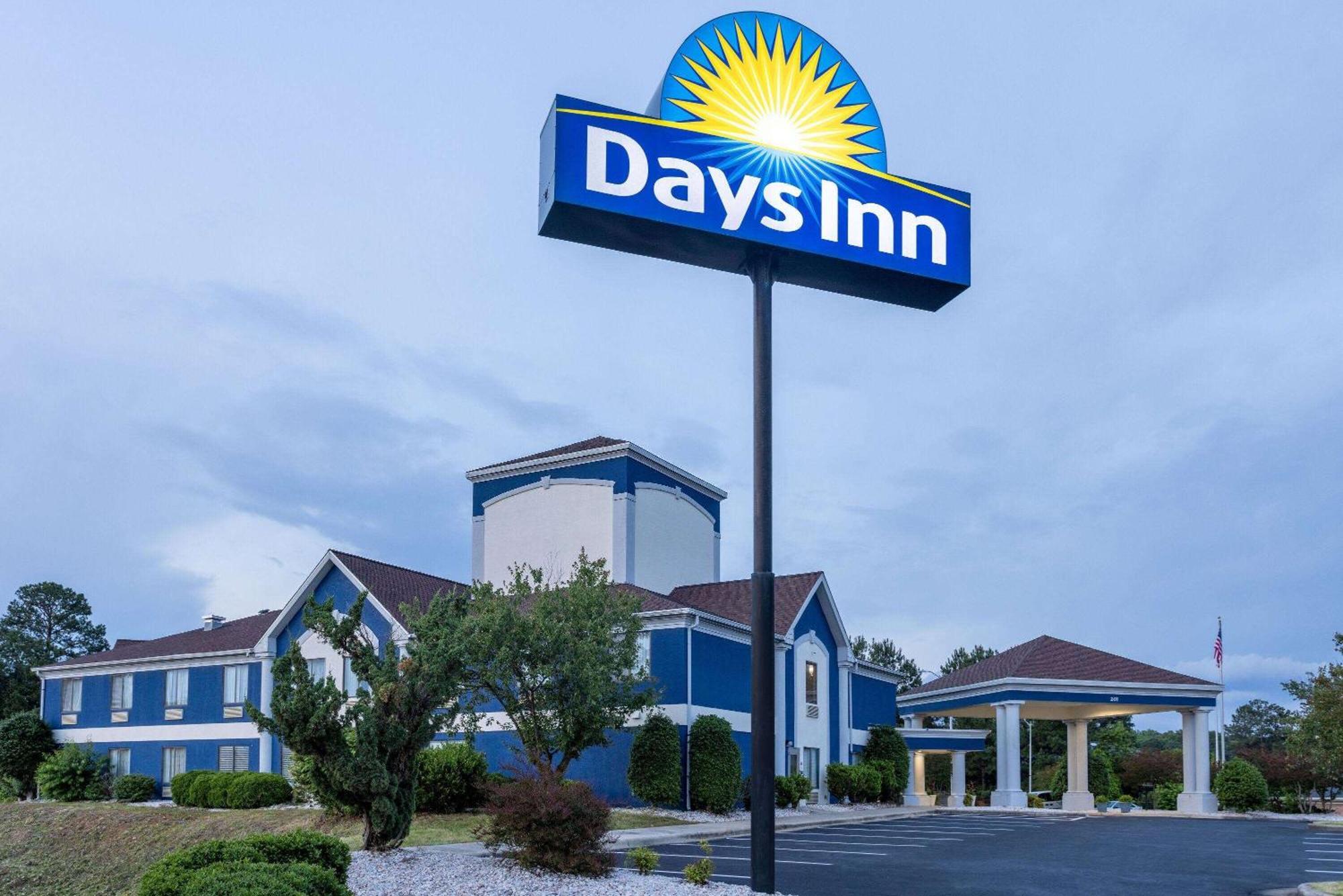 Days Inn By Wyndham Louisburg Exteriér fotografie