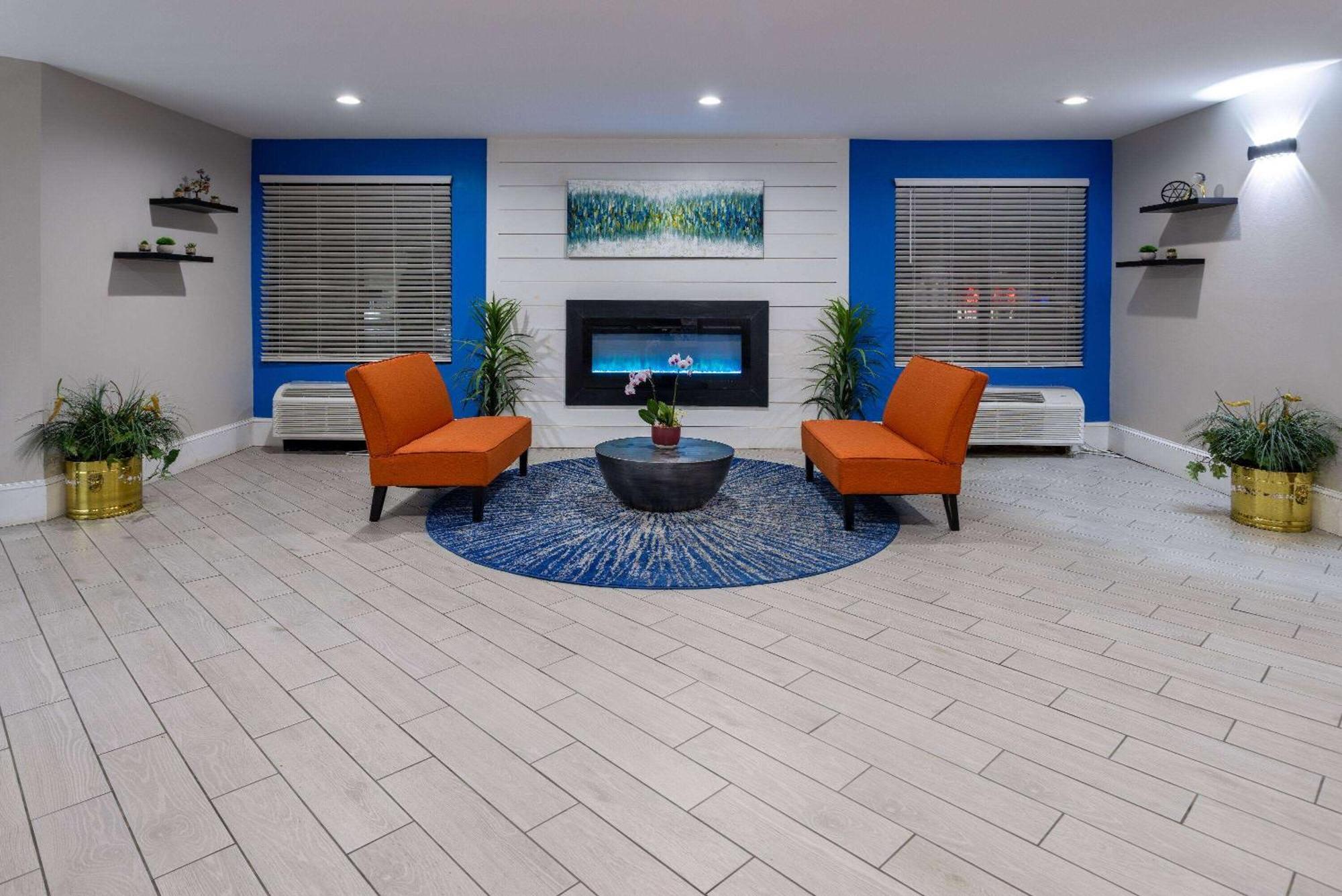 Days Inn By Wyndham Louisburg Exteriér fotografie