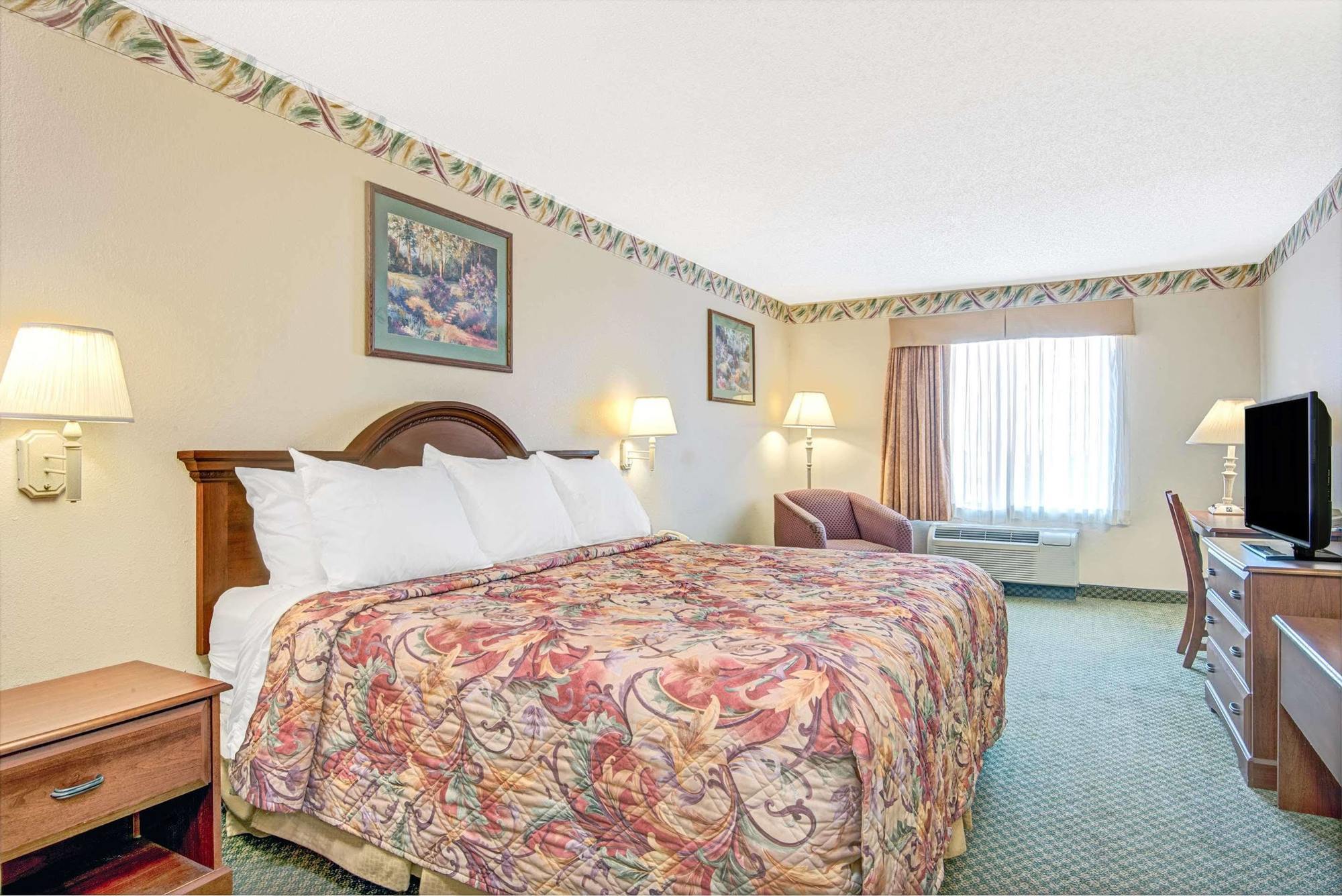 Days Inn By Wyndham Louisburg Exteriér fotografie